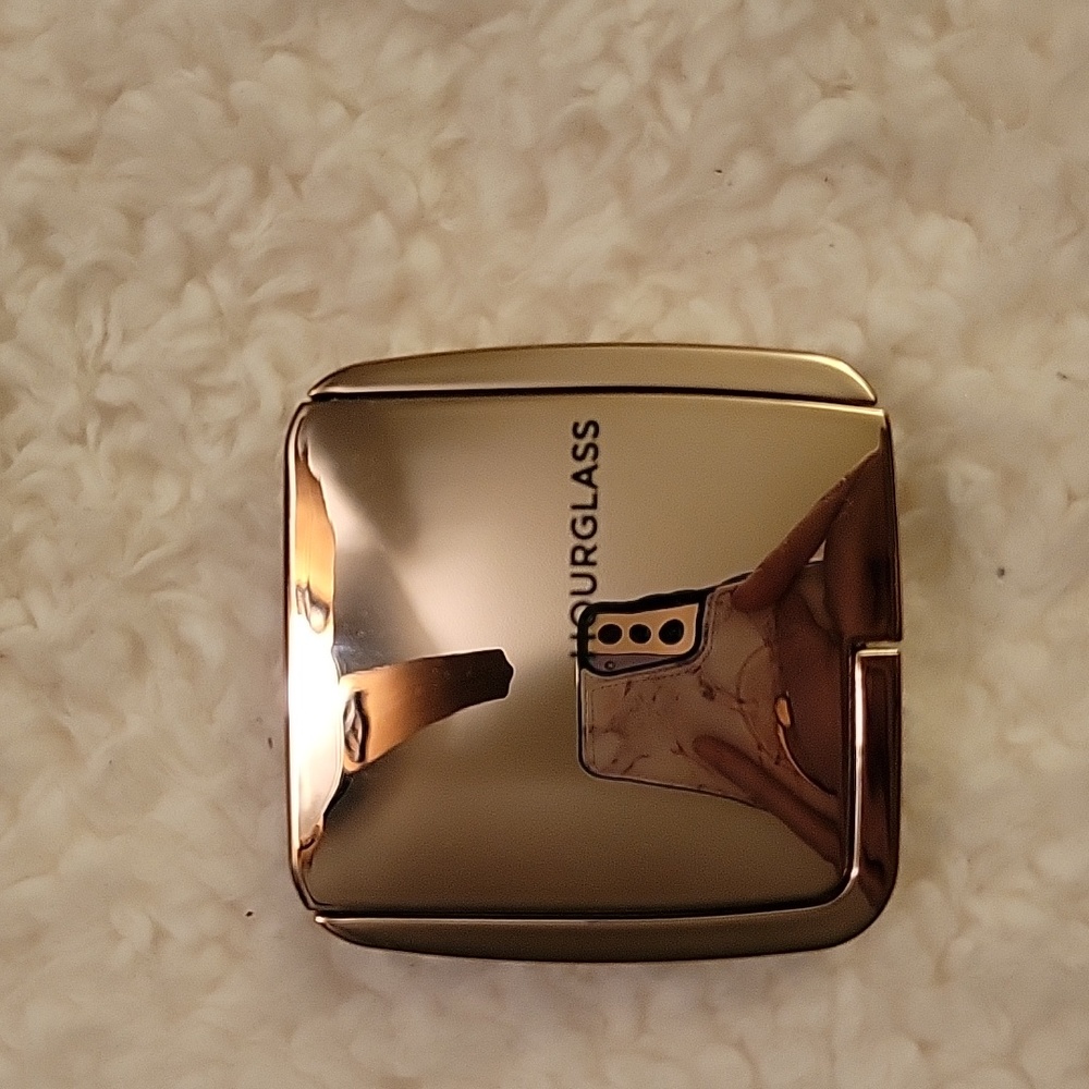 Hourglass Ambient Lighting Blush: At Night